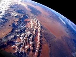 Voyage dans l Espace ,les Galaxies et Planètes imaginaires !.wmv