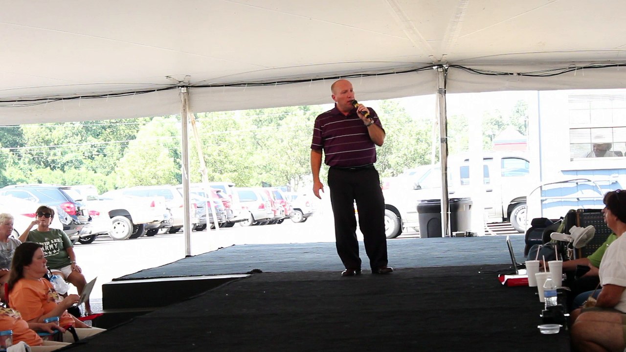 Danny McCorkle sings 'If I Get Home On Christmas Day' Elvis Week 2015