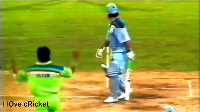 Indian vs Pakistani Bowlers Deadly Swing Bowling in Cricket History