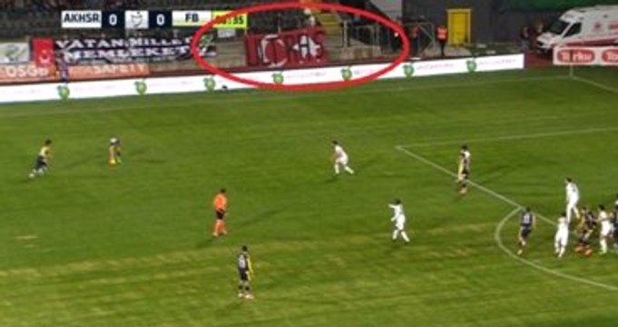 Manisa 19 Mayıs Stadı'nda Ultras Yazılı Türk Bayrağı Yer Aldı