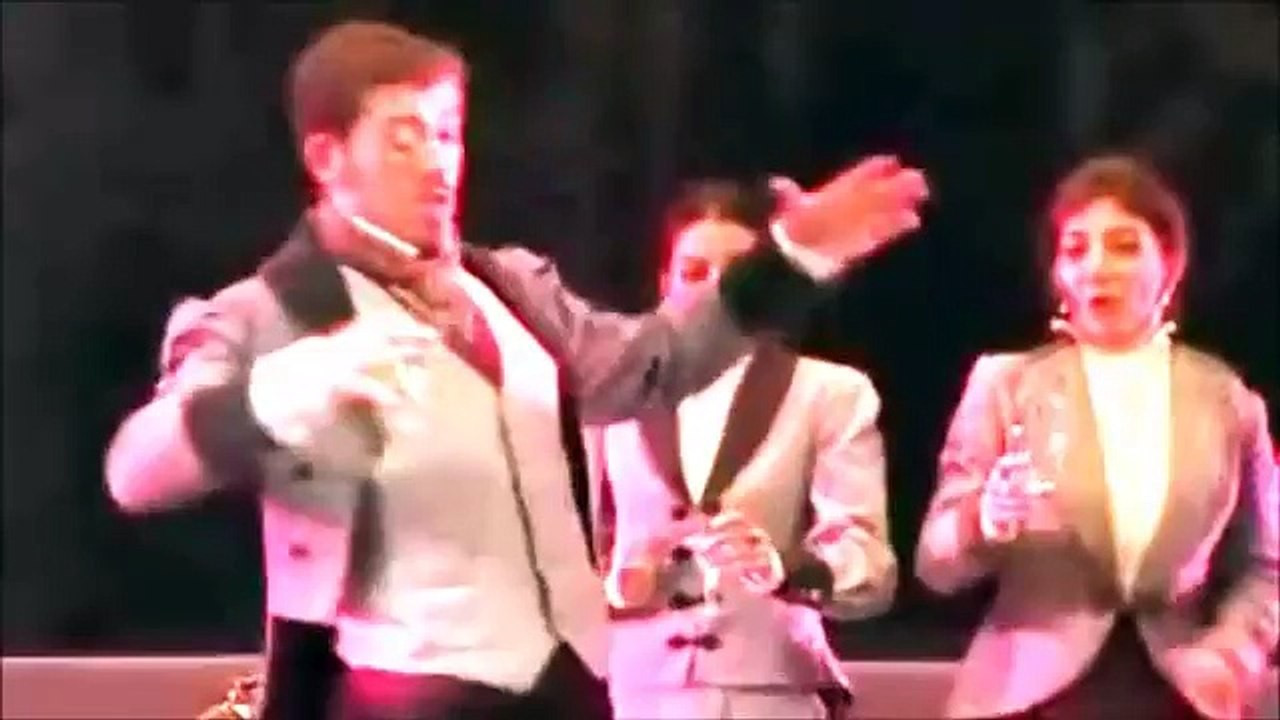 Raphael Schumacher theatre performance Schumacher rappresentazione sperimentale al teatro