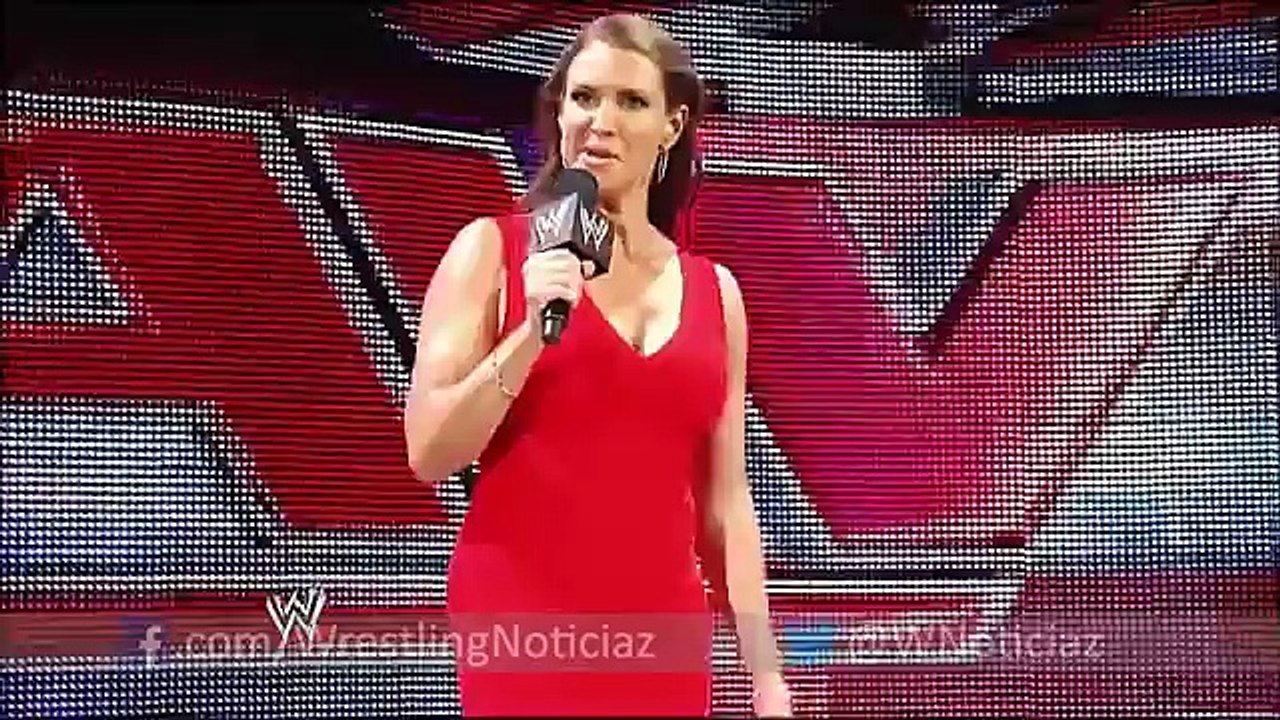 Stephanie McMahon golpea a Brie Bella y es arrestada Audio Español Latino
