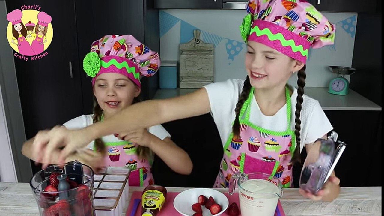 HEALTHY KIDS STRAWBERRY & YOGHURT POPSICLES - Kids how to ice lolly by Charli's crafty kitchen