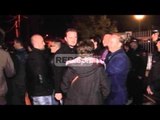 Report TV - Protestuesit largojnë me brohorima Nokën, Ristanin e Ollin nga Kom 1
