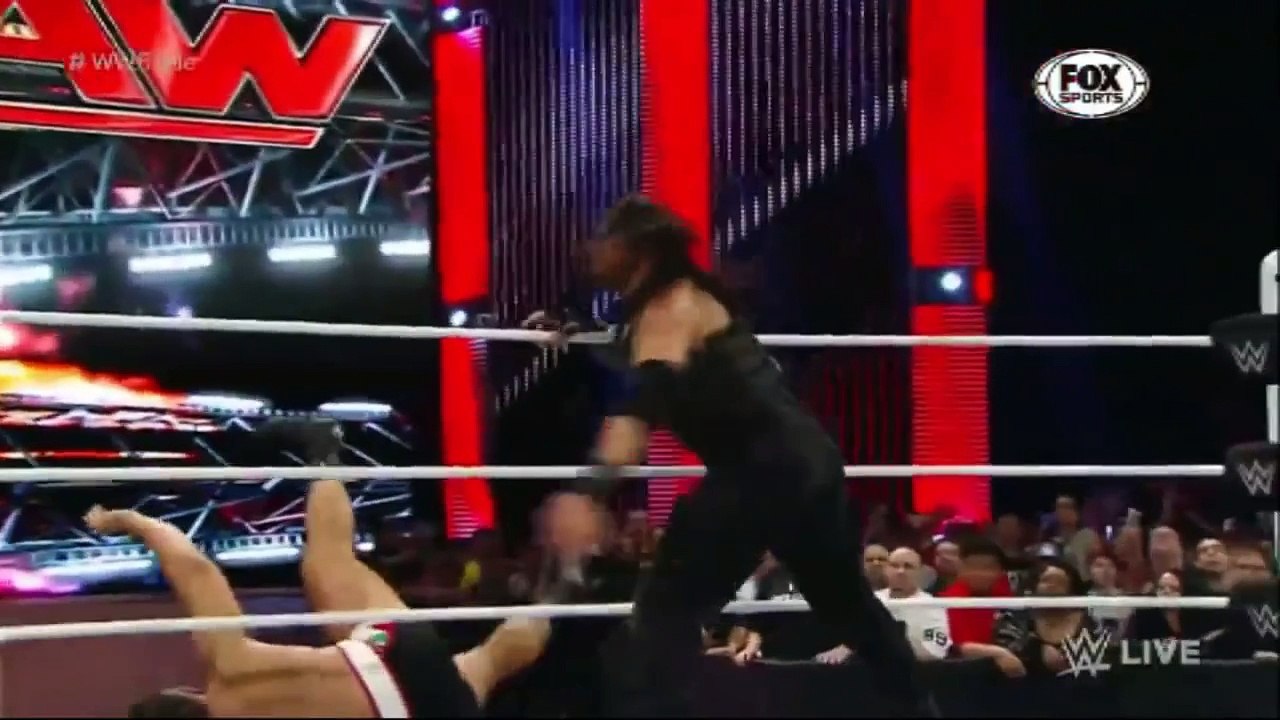 WWE RAW 14/12/15 ROMAN REINGNS VS SHEAMUS WWE WORLD HEAVYWEIGHT CHAMPIONSHIP