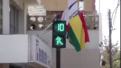 Pedestrian light in Peru