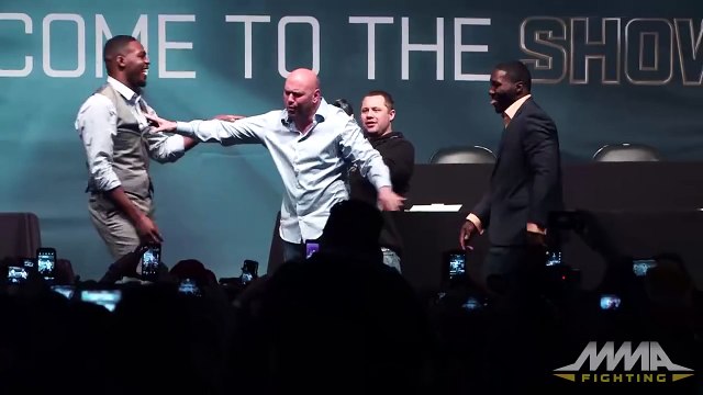 Des combattants MMA piègent le président de l'UFC