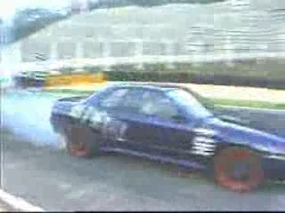 Skyline gt-r r32 vs nissan 300sx