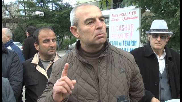 8 muaj pa paga, naftëtarët: S’kemi bukë të hamë, po heqim nga shkolla fëmijët