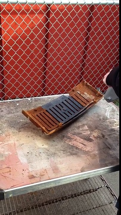 Retirer la rouille sur un objet en fer avec un laser