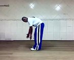 Oxosse capoeira treinando macaquinho