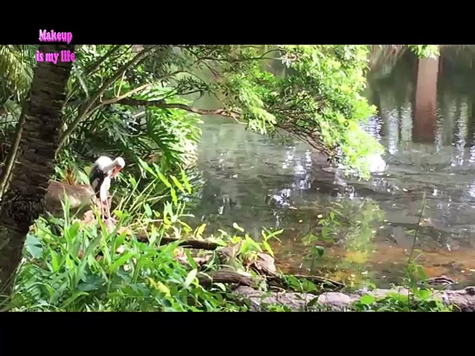 The little adorable girl meets the Tarzan