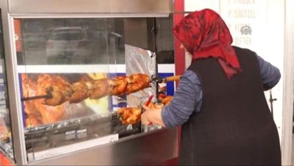 3 Çocuk Annesi Kadın Kasaplıkla Geçimini Sağlıyor