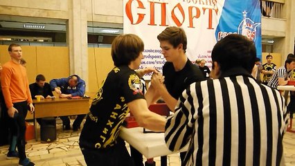 Вузы Москвы по армрестлингу 2015. Амшаринский Артем