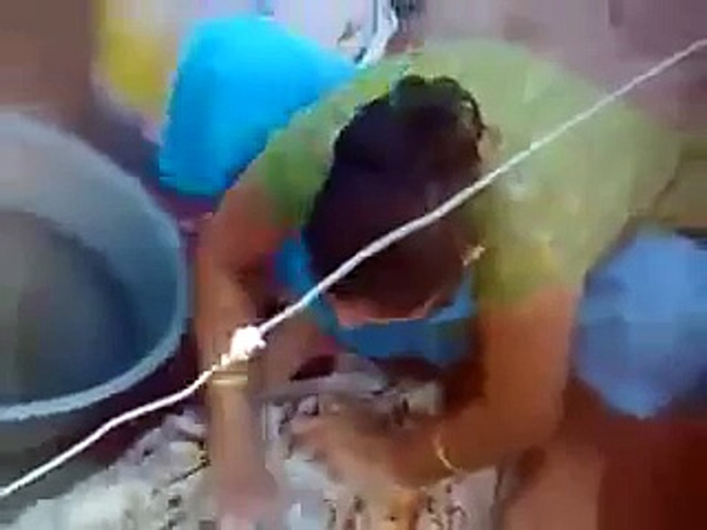 بري كيس مصفر indian aunty washing clothes - paarvai.net