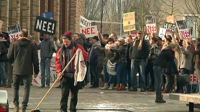 Windmolenprotest in Hoogezand voor dertig seconden film - RTV Noord