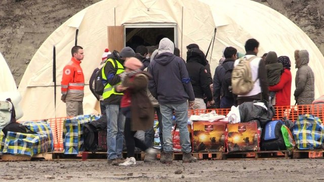 Grande-Synthe: le nouveau camp accueille ses 400 premiers réfugiés