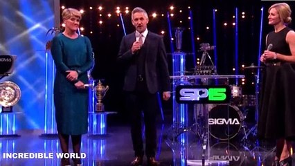Gary Lineker Slices His Hand On Sports Personality Of The Year Trophy(VIDEO)!!!