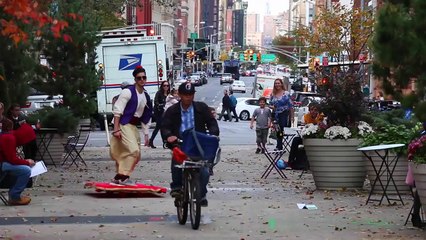 Il se déplace en tapis volant !