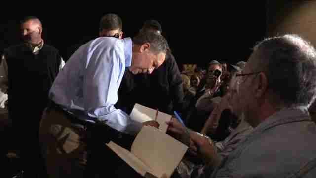 Kasich sigue en la pelea republicana horas antes de las primarias en Michigan