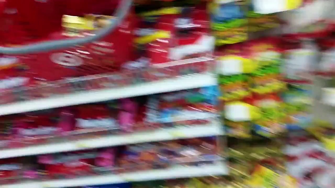 Sky Kids build Toys R Us Exclusive Spongebob Mega Bloks Figures + Sponge Out of Water Movi