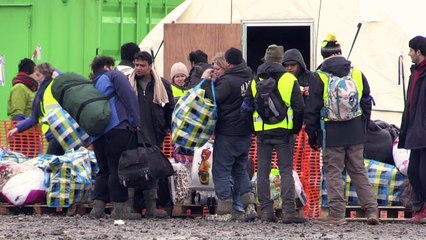 Les premiers migrants arrivent au nouveau camp de Grande-Synthe