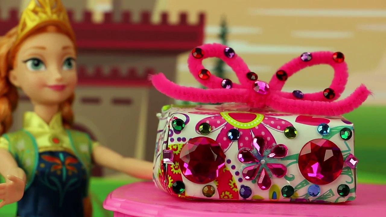 Princess Rap Battle Frozen Anna vs Ariel and Wrap Battle with Cinderella Host. DisneyToysFan