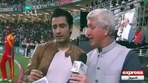 cricket commentator Alan singing with Pakistani singer Ali Zaffar during psl