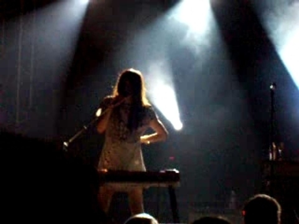 Blonde Redhead @ Paris, Misery Is A Butterfly 2/6