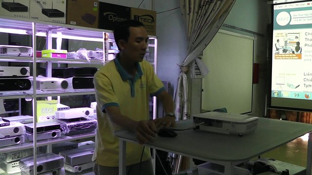 Cho thuê máy chiếu xem đá banh giá rẻ, thuemaychieu.vn