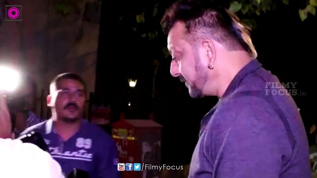 Sanjay Dutt turns Munna Bhai for paparazzi - Bollywood Focus