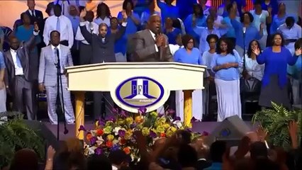 Donnie McClurkin Sings and Lays Hands at Holy Convocation 2014