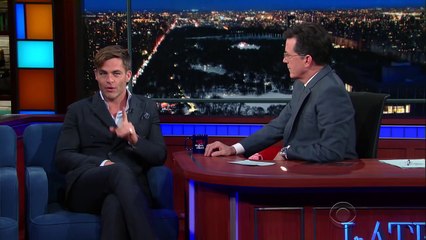 Chris Pine Joue Un Homme De Taille Moyenne Héros Dans Les Plus Belles Heures