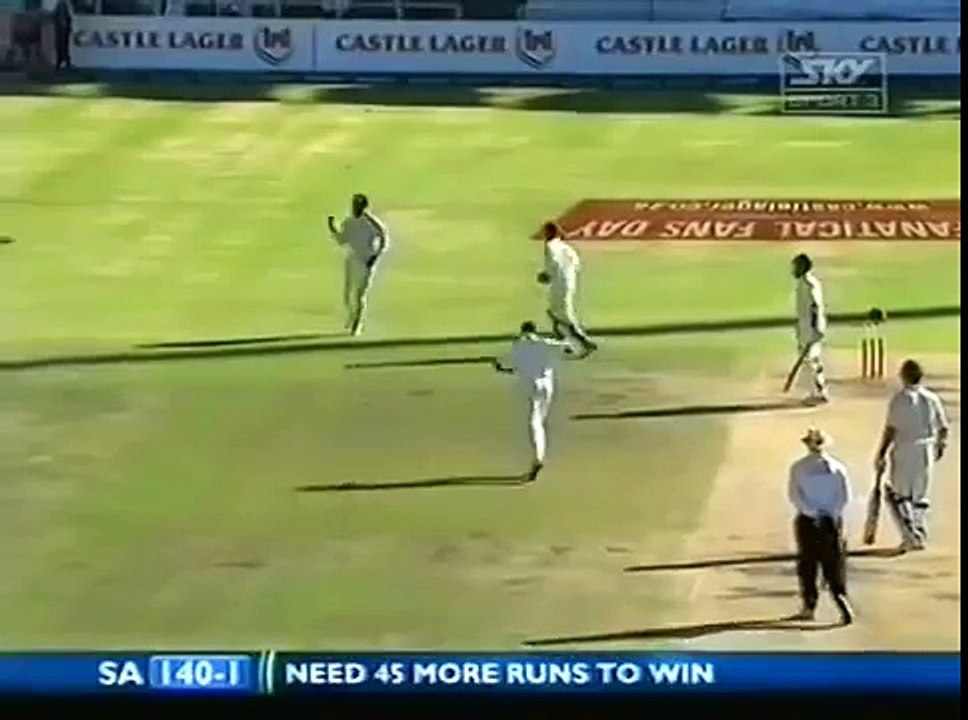 BRILLIANT- Chris gayle takes the most funny slip catch of cricket History Npmake