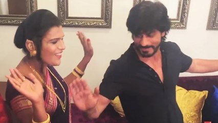 Shahrukh Khan DANCES With Transgender | Fan Promotion