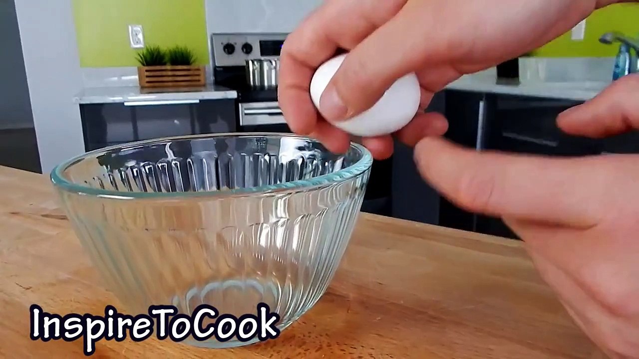 How to CRACK AN EGG WITH ONE HAND - Like A Boss, Simple Trick Explained - Inspire To Cook