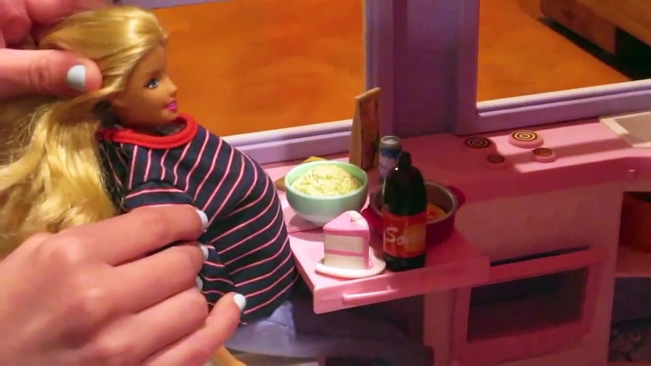 Barbie and Ricky Prepare For the Baby