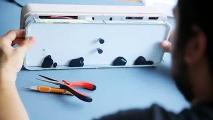 Une horloge avec affichage liquide !