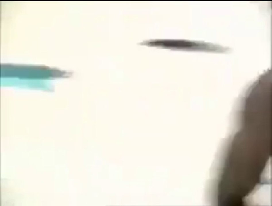Sexy Girl at the beach Fail.
