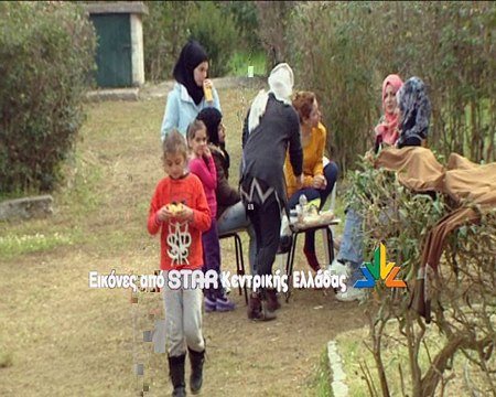 Πρόχειρο σχολείο από τους πρόσφυγες στις Θερμοπύλες