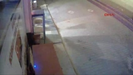 Çanakkale - Kuruyemişçiye Giren Hırsızlar Güvenlik Kamerasında