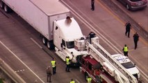 Buzz : Elle bloque le trafic pendant deux heures... en dansant nue sur un camion !