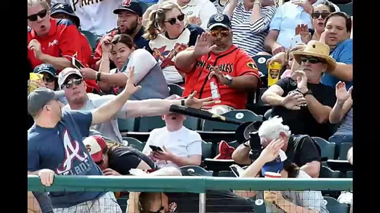 Etats-Unis : Un père dévie de justesse une batte de baseball lancée au visage de son fils