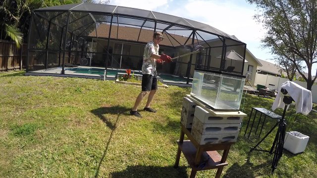 Verser du sel fondu dans de l'eau : Expérience détonante!