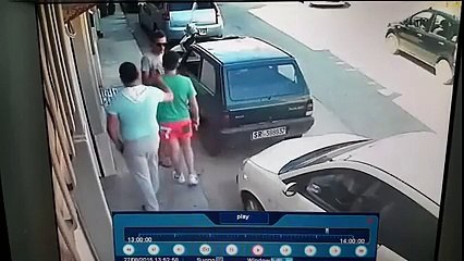 Arabasını Park Yerinden Çıkaramayınca Hulk'a Dönüşen Adam Yo