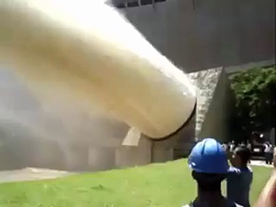 Baraj Su Tahliyesi İlginç Görüntü Yok Böyle Bir Şey