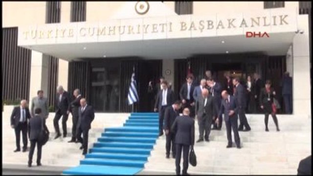 İzmir'e 95 Yıl Sonra İlk Kez Yunanistan Başbakanı Geldi Ek Davutoğlu ve Çipras'tan Aile Fotoğrafı