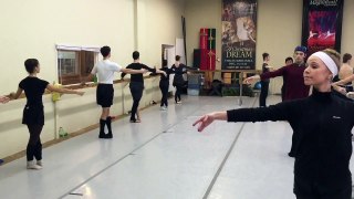 Ballet Mag! Company Class - Battement Tendu á la Barre