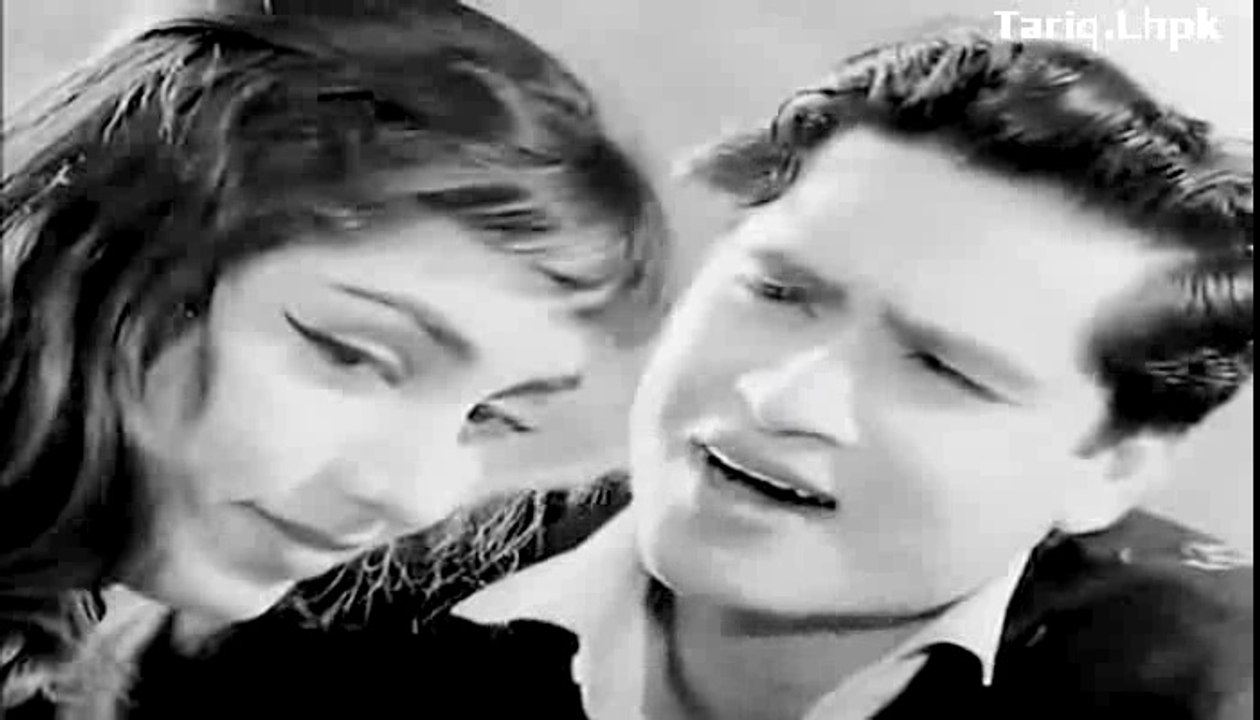 Aap yunhi agar hum se milte rahe dekhye ek din pyar hojaye ga=1962