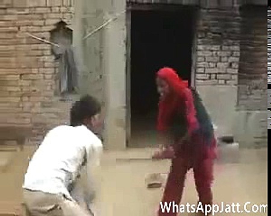 Wife Beating His Husband  -[WhatsappJatt.Com]